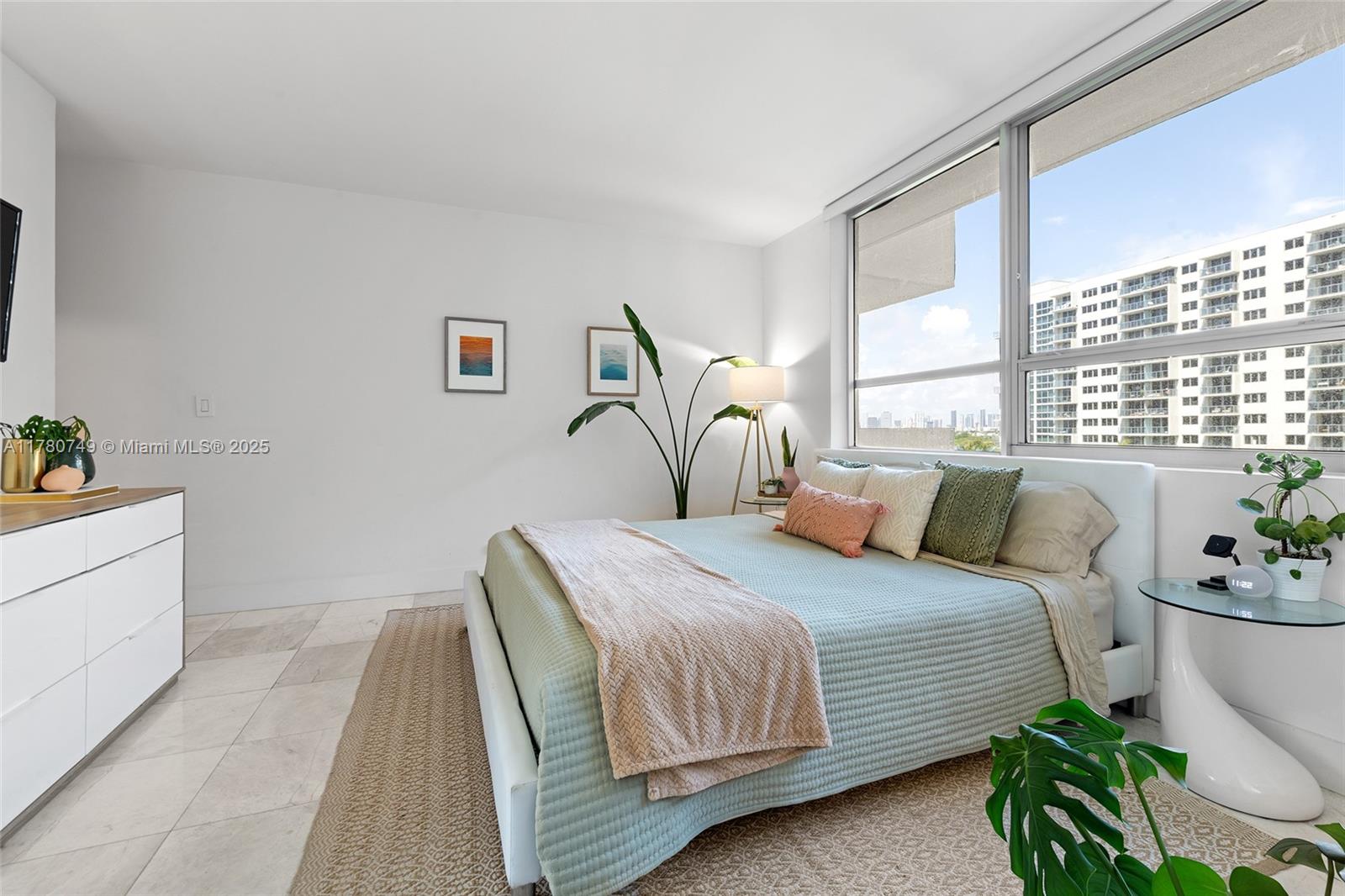 FLAMINGO SOUTH BEACH I CO - Residential