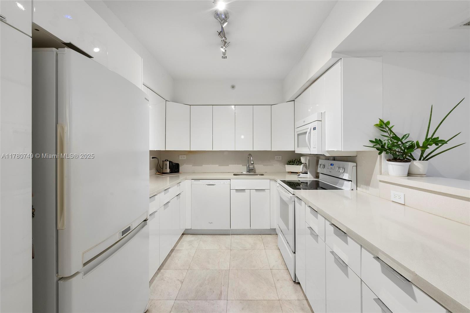 FLAMINGO SOUTH BEACH I CO - Residential