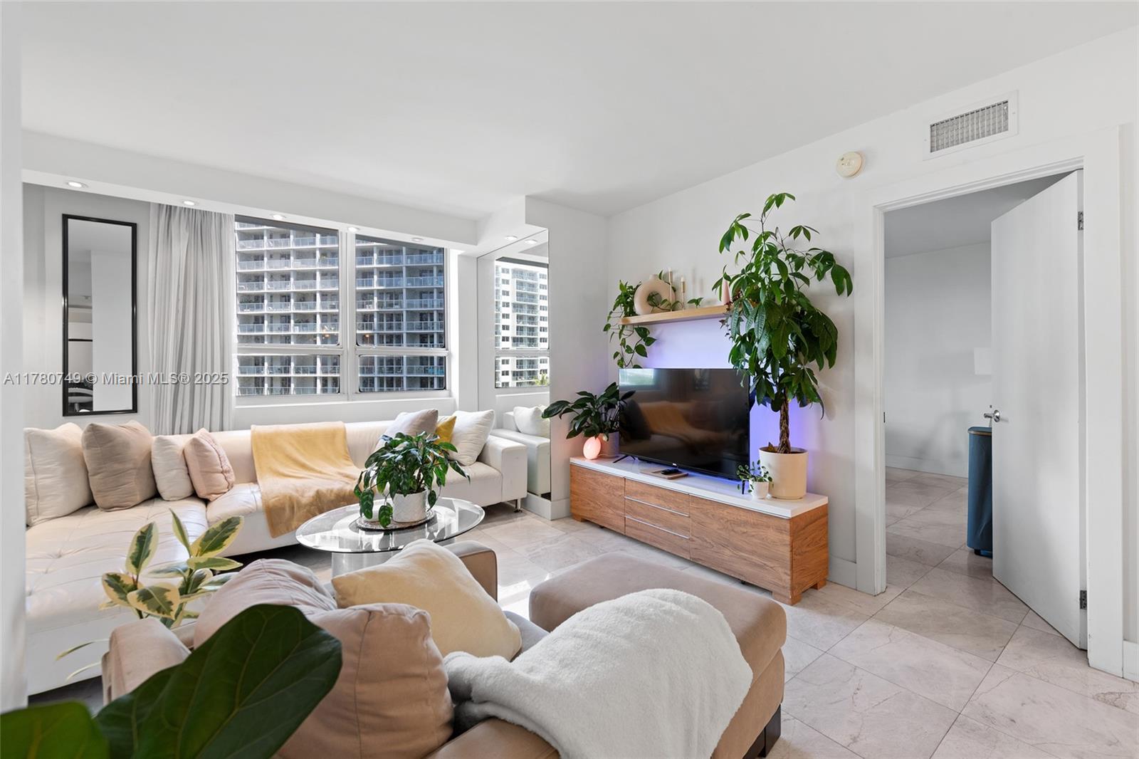 FLAMINGO SOUTH BEACH I CO - Residential