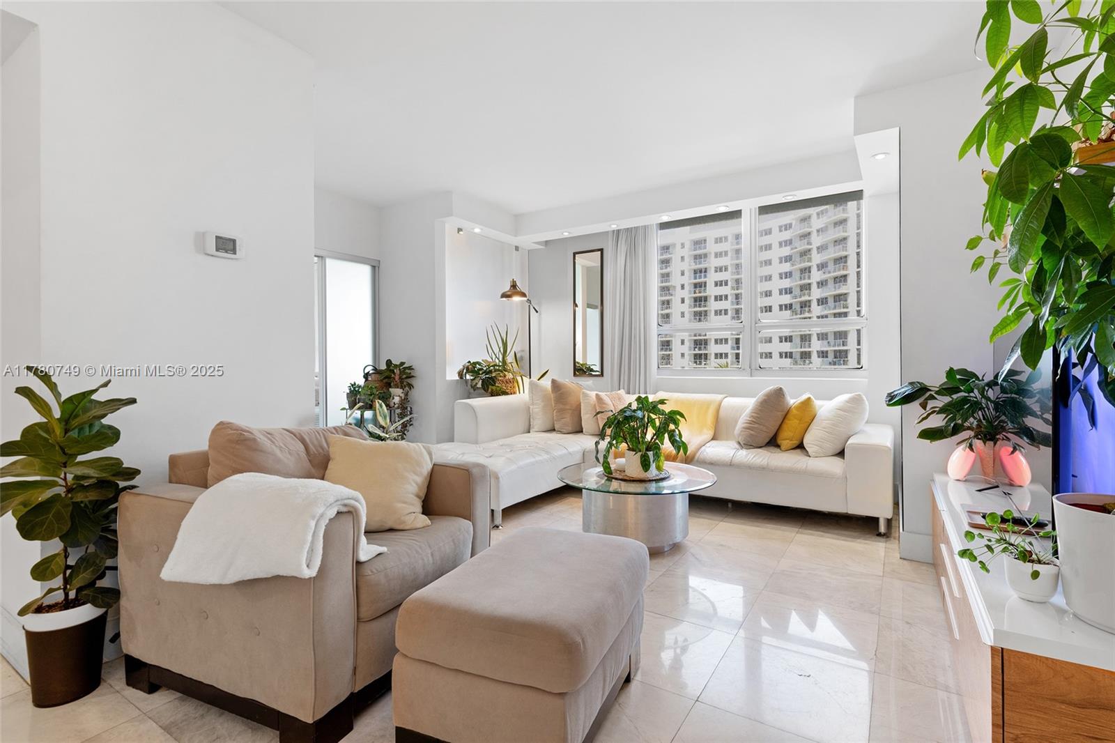 FLAMINGO SOUTH BEACH I CO - Residential