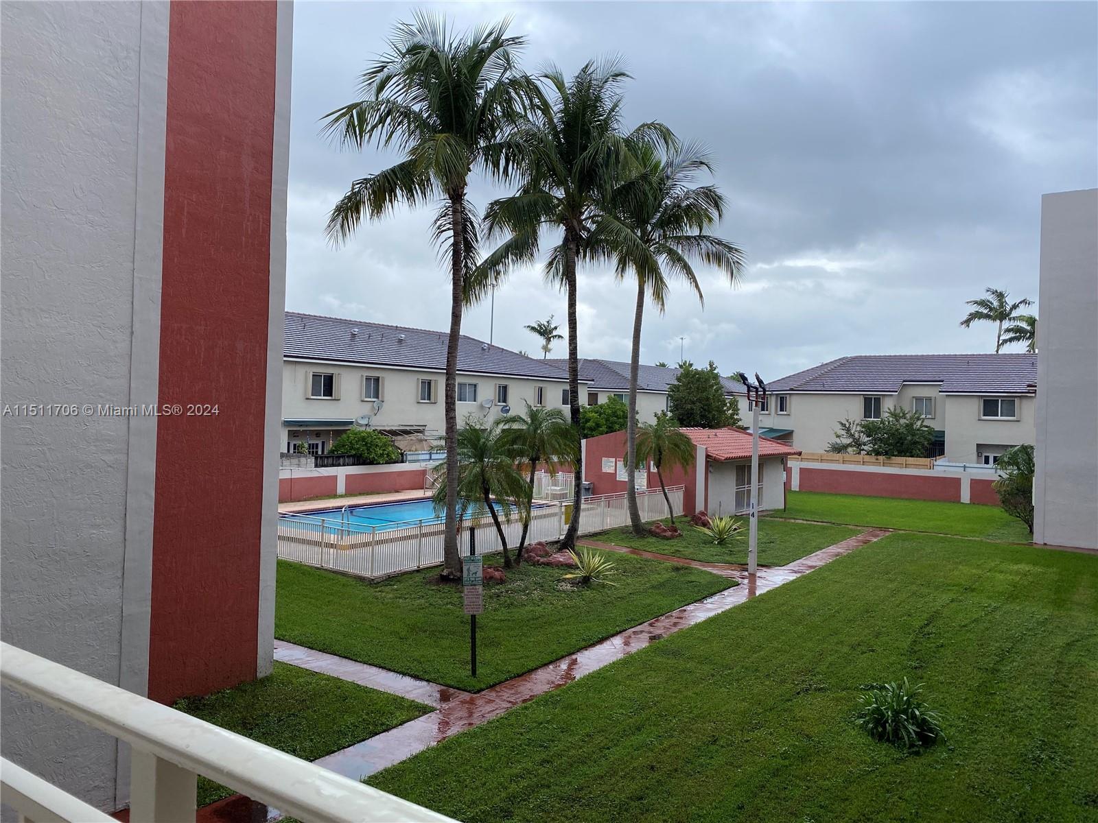 VISIONS AT FOUNTAINBLEAU - Residential