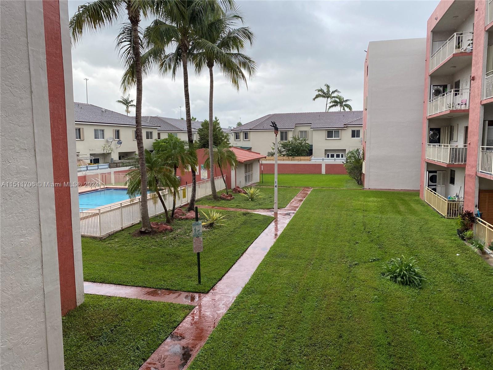 VISIONS AT FOUNTAINBLEAU - Residential