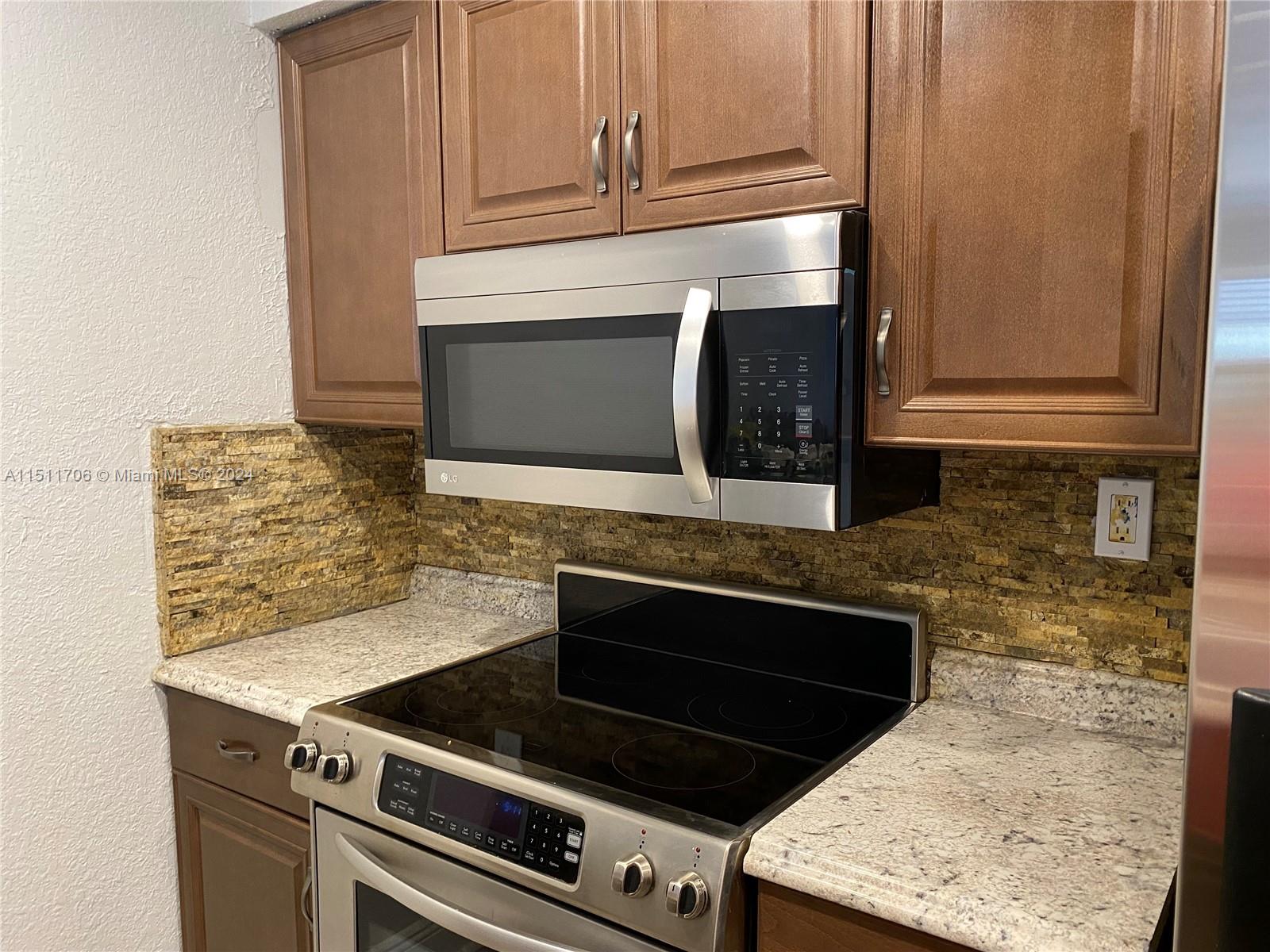 VISIONS AT FOUNTAINBLEAU - Residential