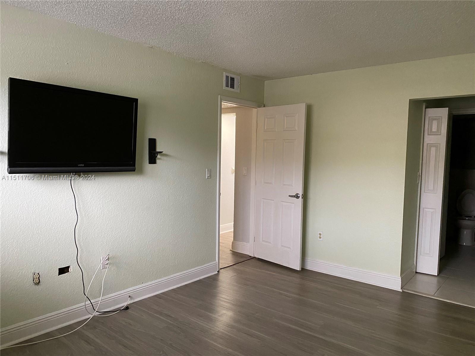 VISIONS AT FOUNTAINBLEAU - Residential