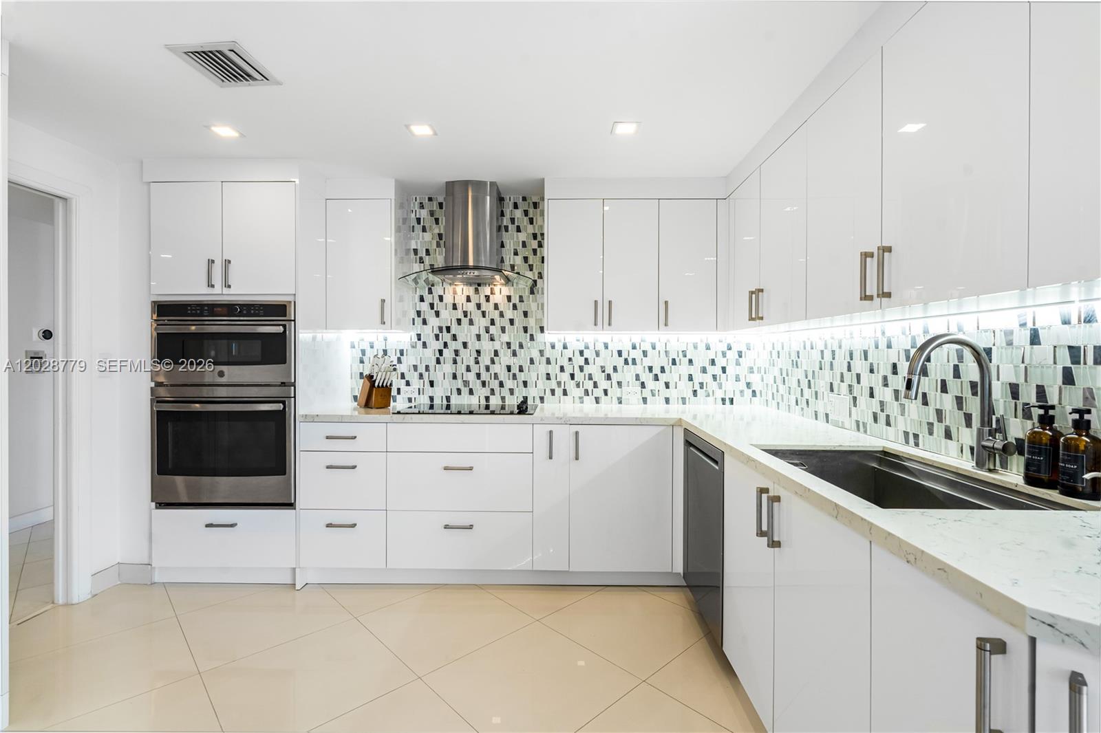 2800 ISL BLVD WILLIAMS IS - Residential