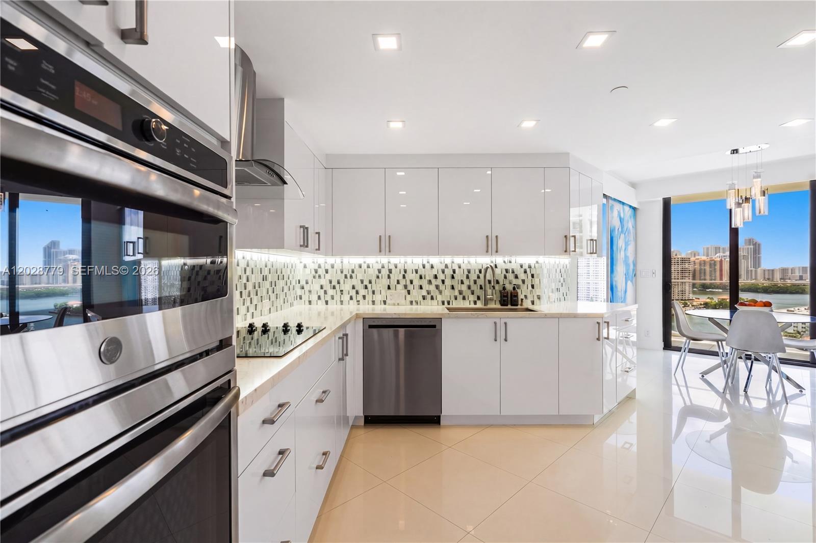 2800 ISL BLVD WILLIAMS IS - Residential