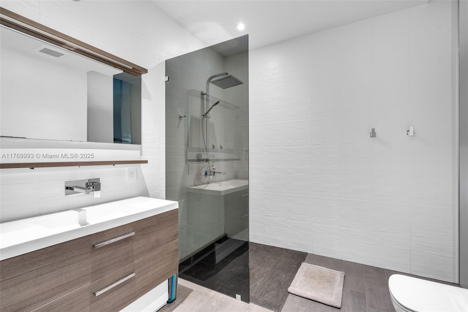 OCEANA KEY BISCAYNE CONDO - Residential Lease