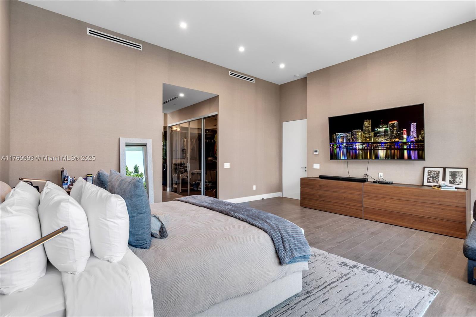 OCEANA KEY BISCAYNE CONDO - Residential Lease