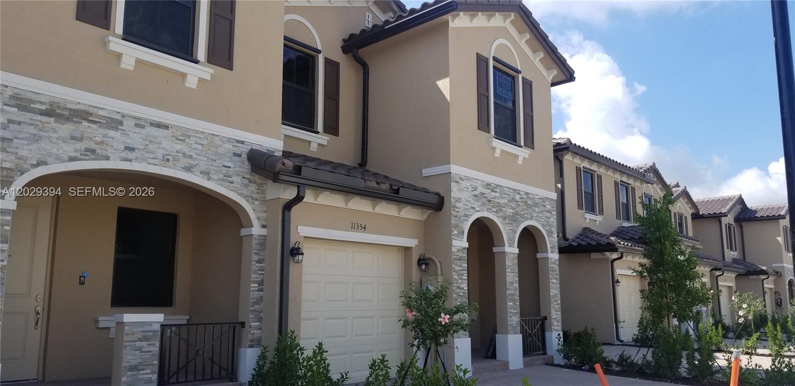 COCO PALM VILLAS - Residential Lease