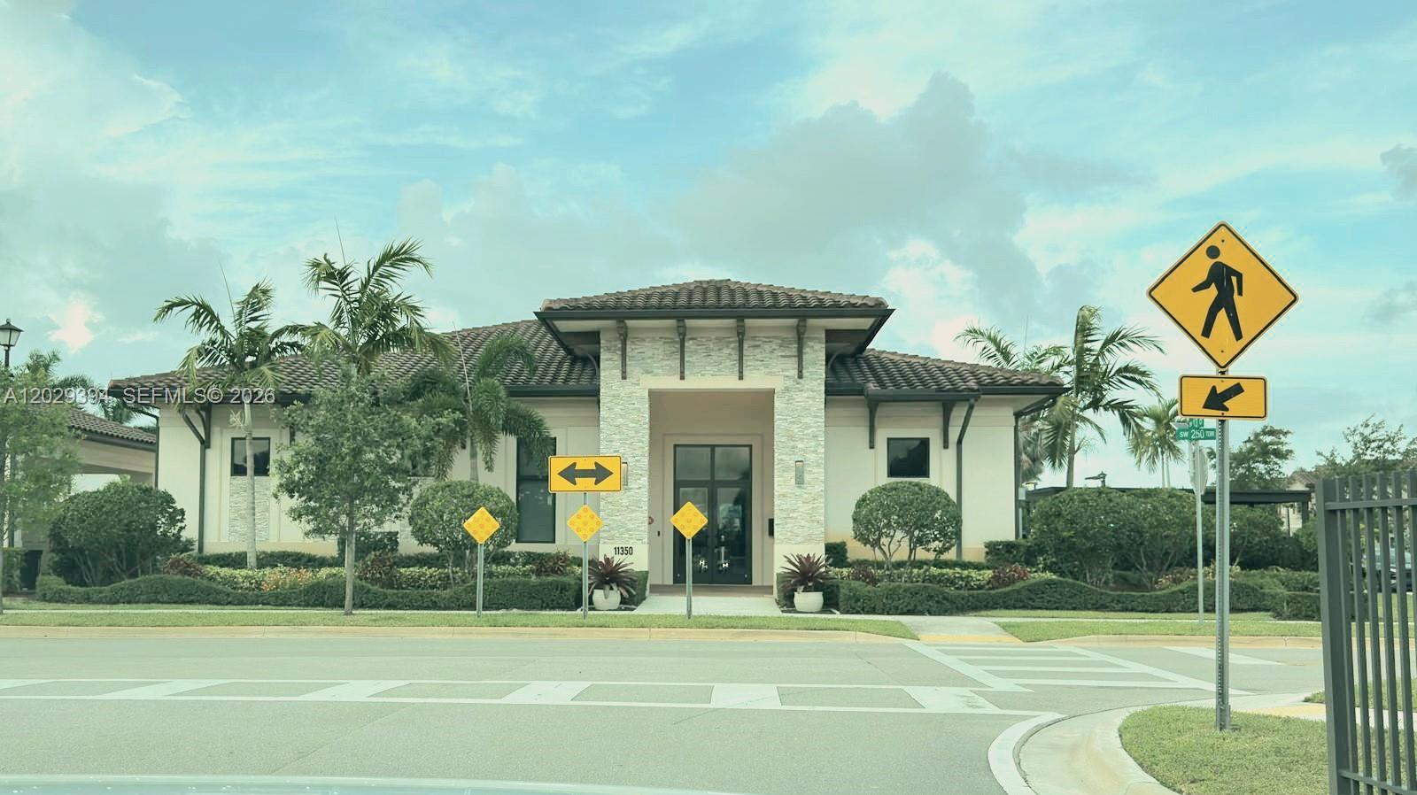 COCO PALM VILLAS - Residential Lease