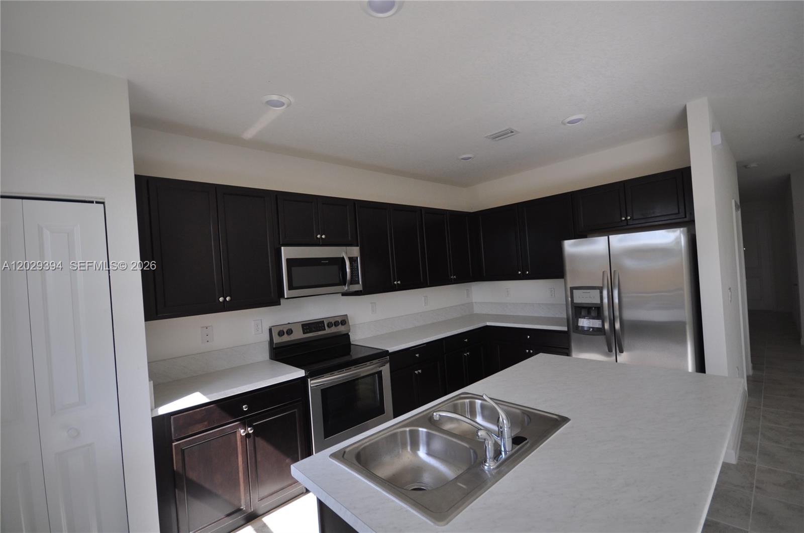 COCO PALM VILLAS - Residential Lease