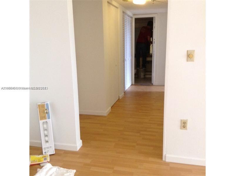 SPACIOUS REMODELED 1 BEDROOM 1 BATH UNIT IN GREYNOLDS PARK CLUB CONDOMINIUM. LOVELY FAUX WOOD FLOORS! CLOSE TO AVENTURA MALL, RESTAURANTS AND BUSINESSES. AMENITIES; COMMON POOL, BBQ AREA, GYM AND PARTY ROOM!