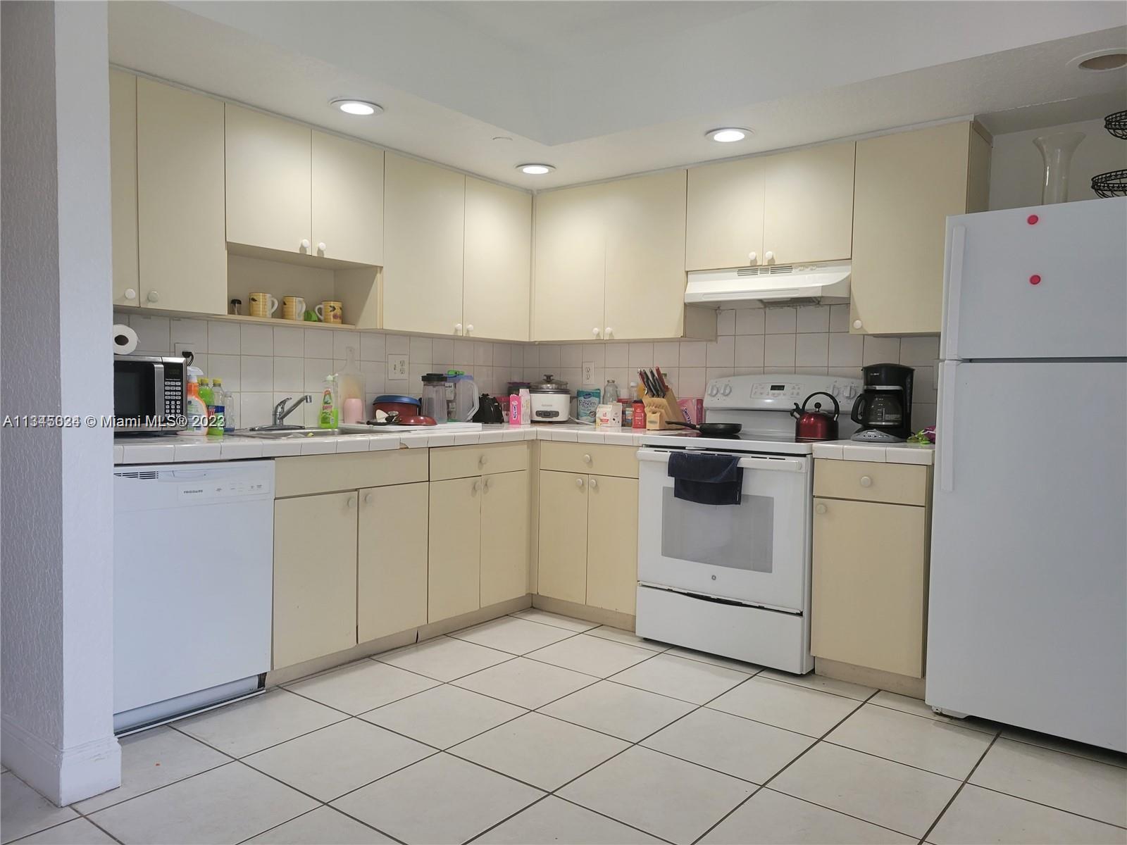 HORIZONS WEST CONDO #6 - Residential Lease