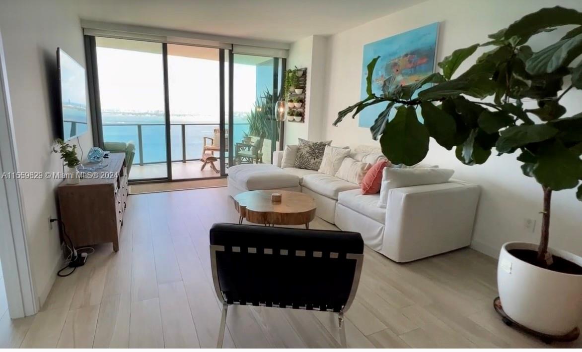 ICON BAY CONDO - Residential Lease