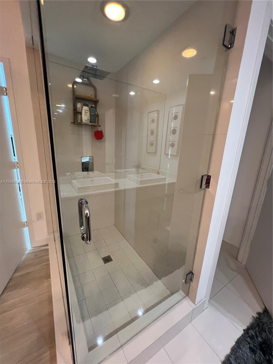 ICON BAY CONDO - Residential Lease