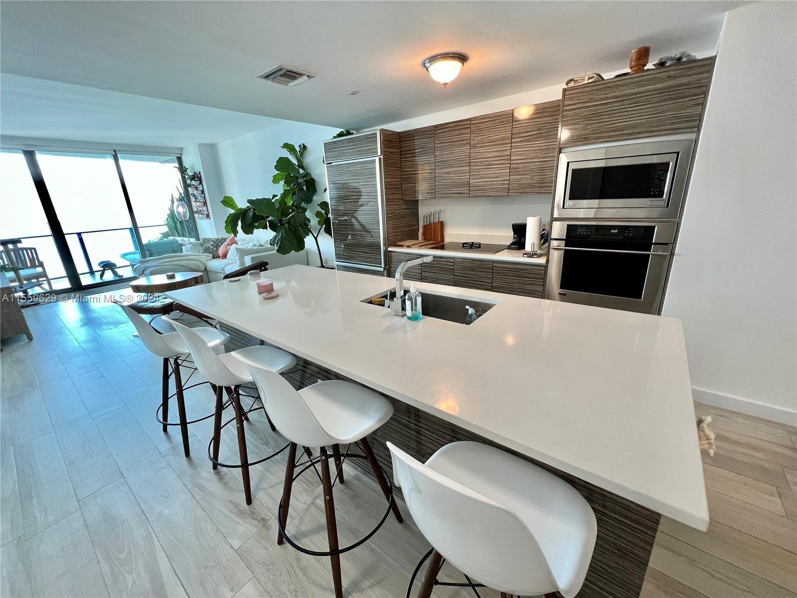 ICON BAY CONDO - Residential Lease