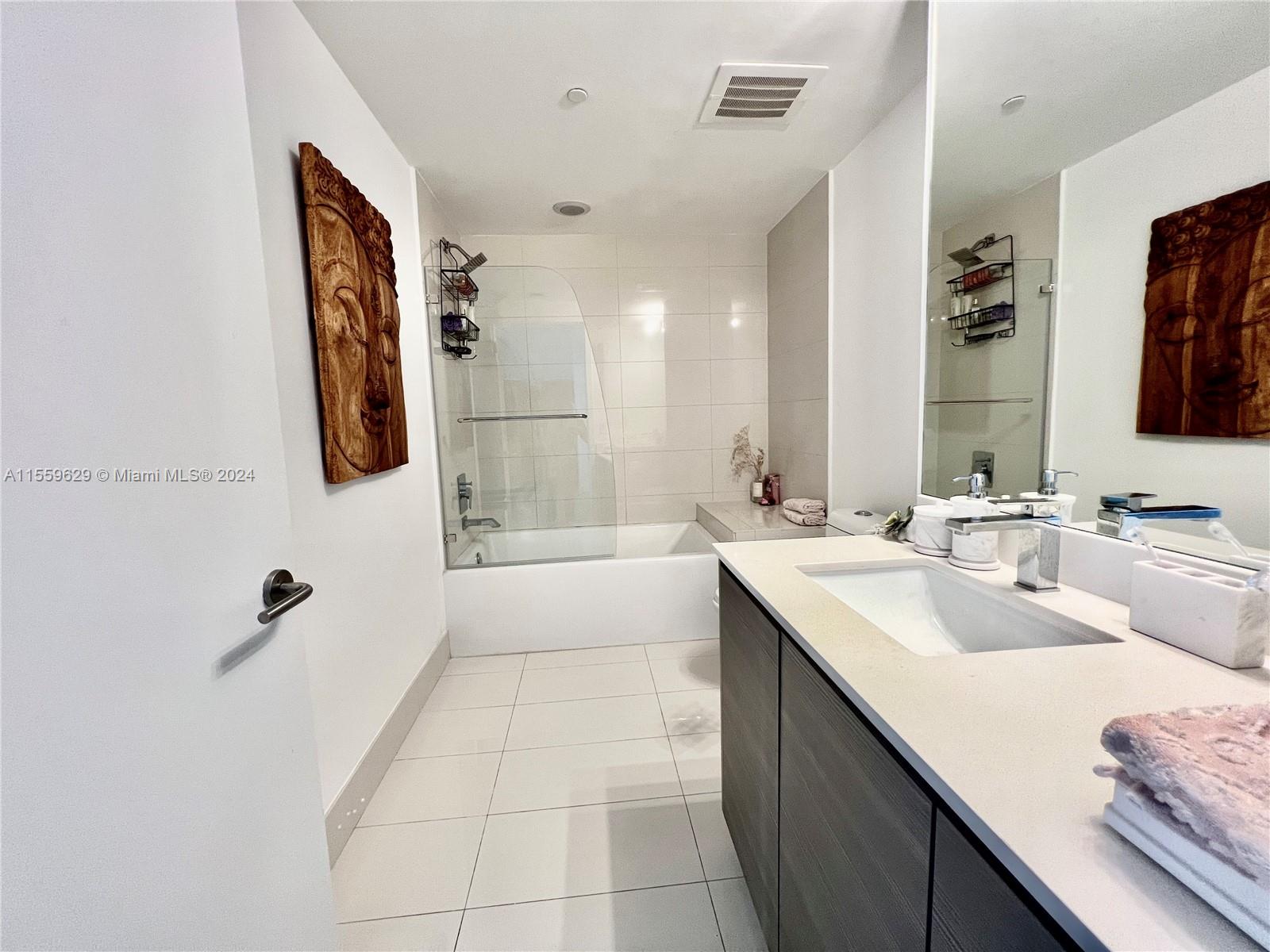 ICON BAY CONDO - Residential Lease