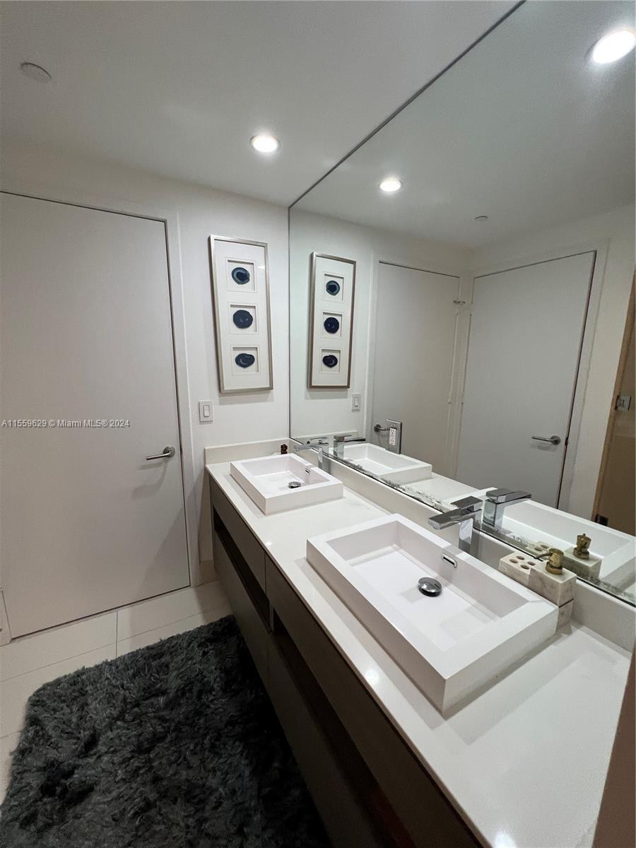 ICON BAY CONDO - Residential Lease