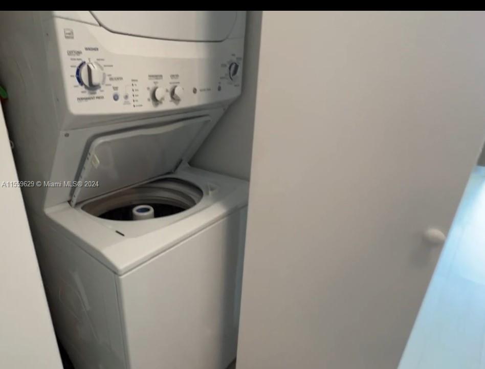 ICON BAY CONDO - Residential Lease