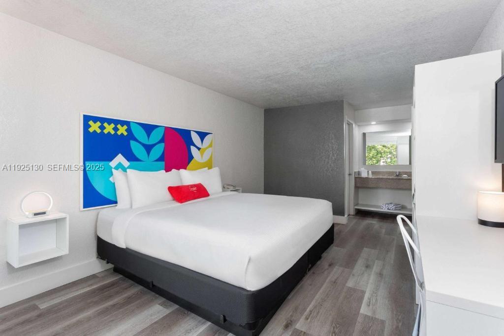 Mango Key Condominium - Residential