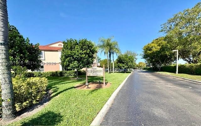 Beautiful property for sale located in a desirable area of Pembroke Pines, close to shopping centers, schools, parks, and major highways. The property offers bright living areas, a well-equipped kitchen, bedrooms, and well-maintained bathrooms. Ideal for those looking for a home in a tranquil and well-established neighborhood.