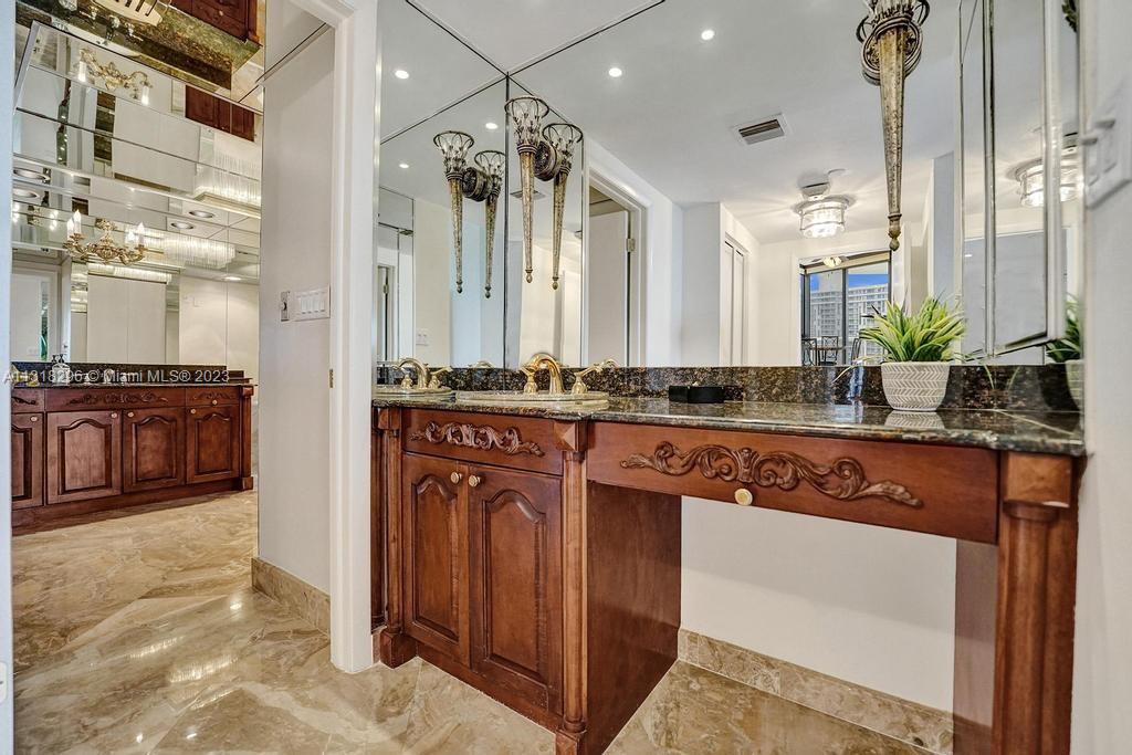 HAMPTONS WEST CONDO - Residential