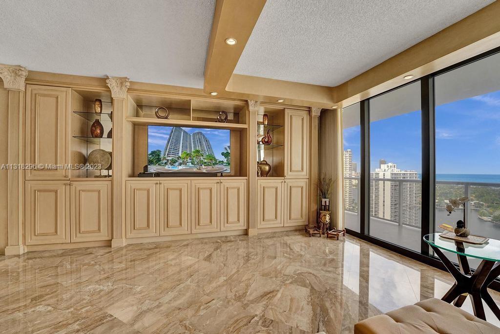 HAMPTONS WEST CONDO - Residential