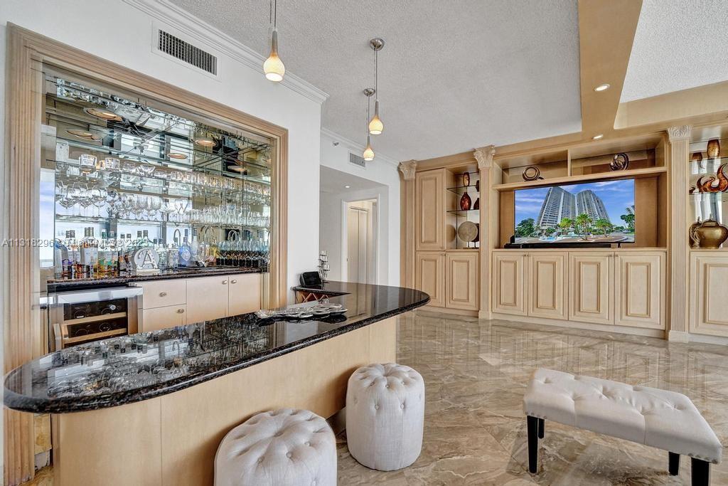 HAMPTONS WEST CONDO - Residential