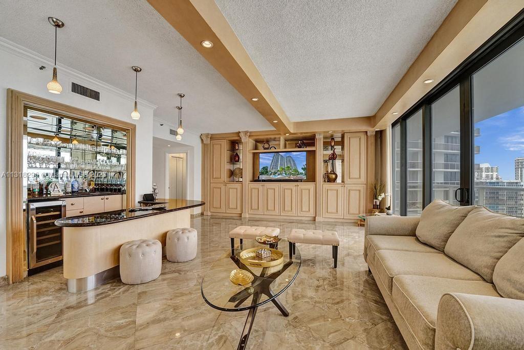 HAMPTONS WEST CONDO - Residential