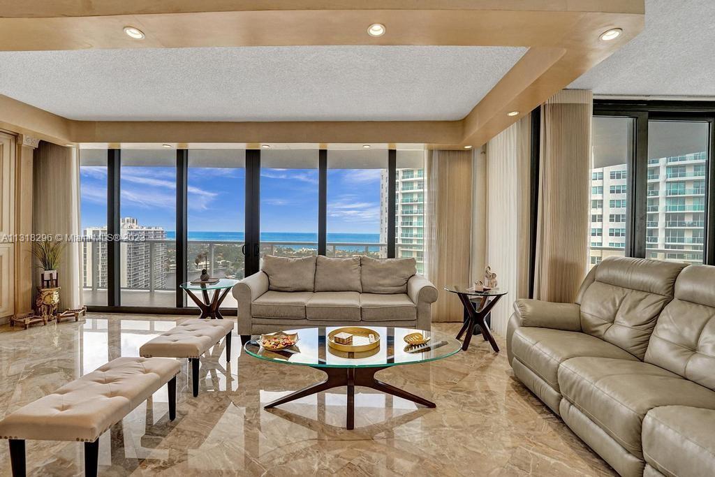 HAMPTONS WEST CONDO - Residential