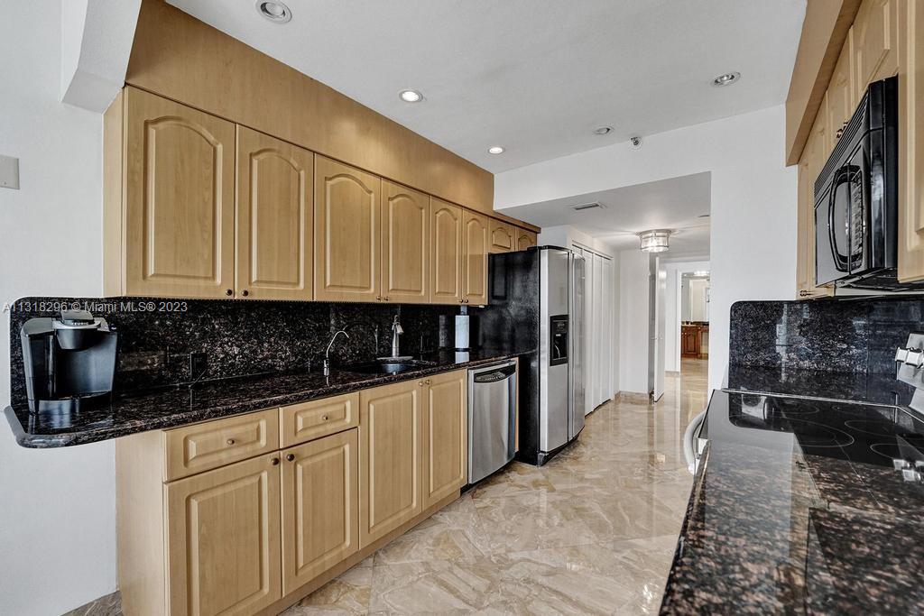 HAMPTONS WEST CONDO - Residential