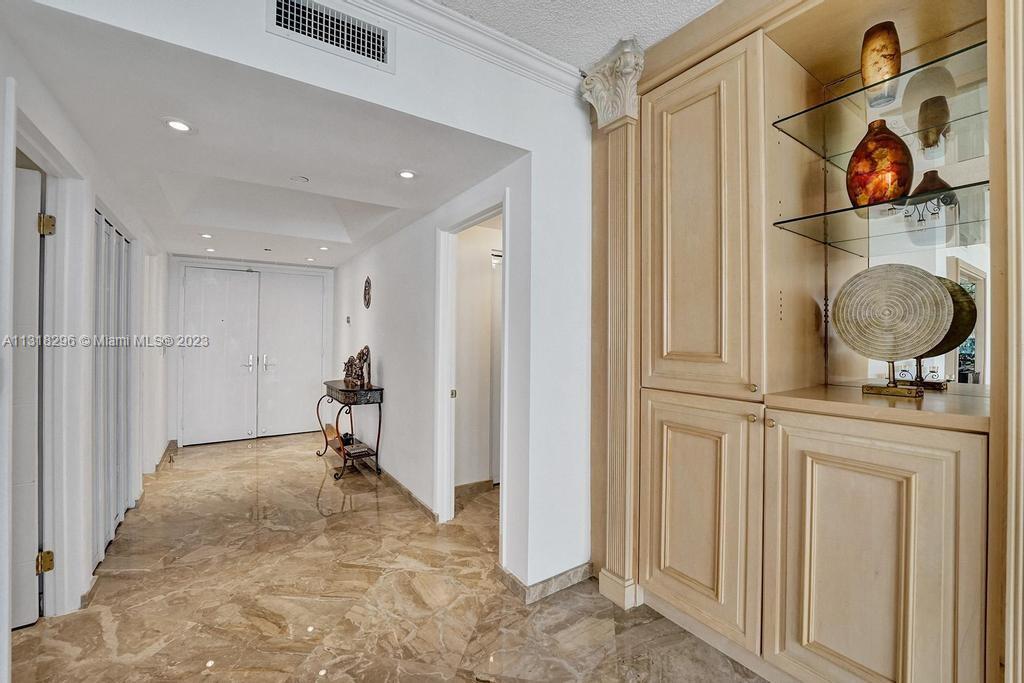 HAMPTONS WEST CONDO - Residential