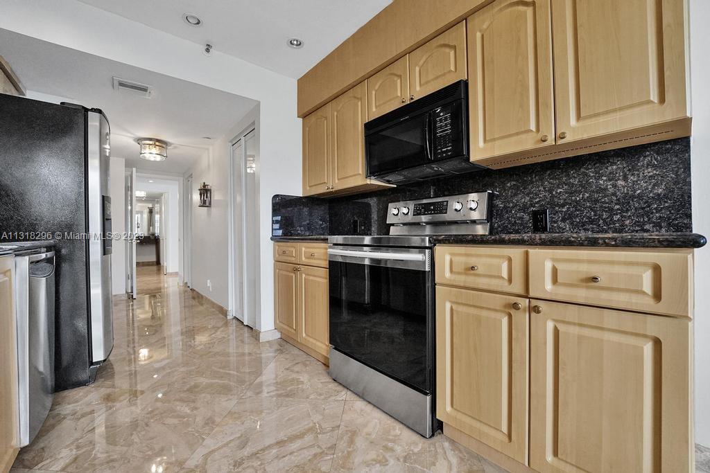 HAMPTONS WEST CONDO - Residential