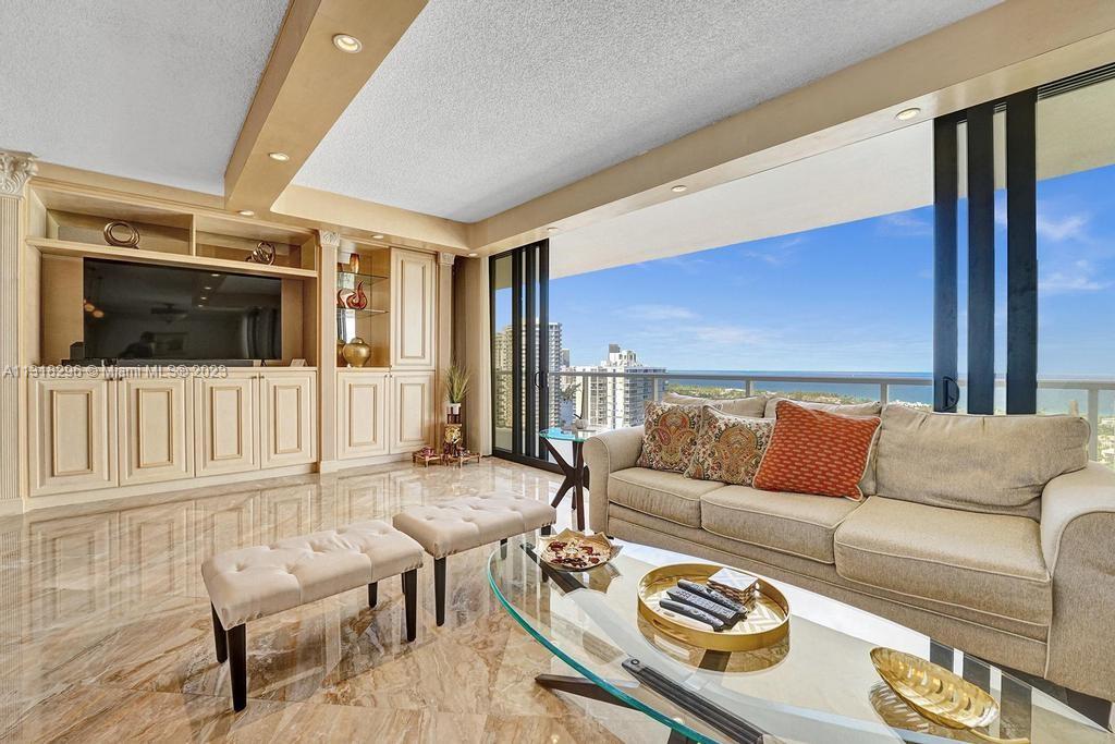 HAMPTONS WEST CONDO - Residential
