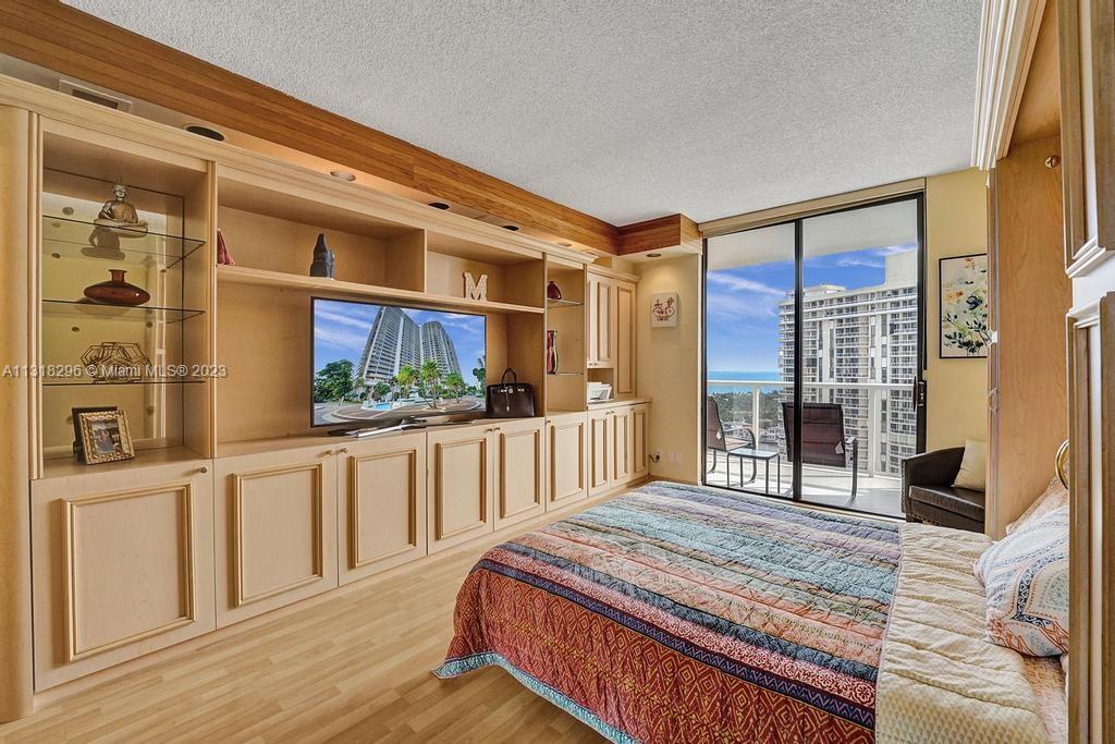 HAMPTONS WEST CONDO - Residential