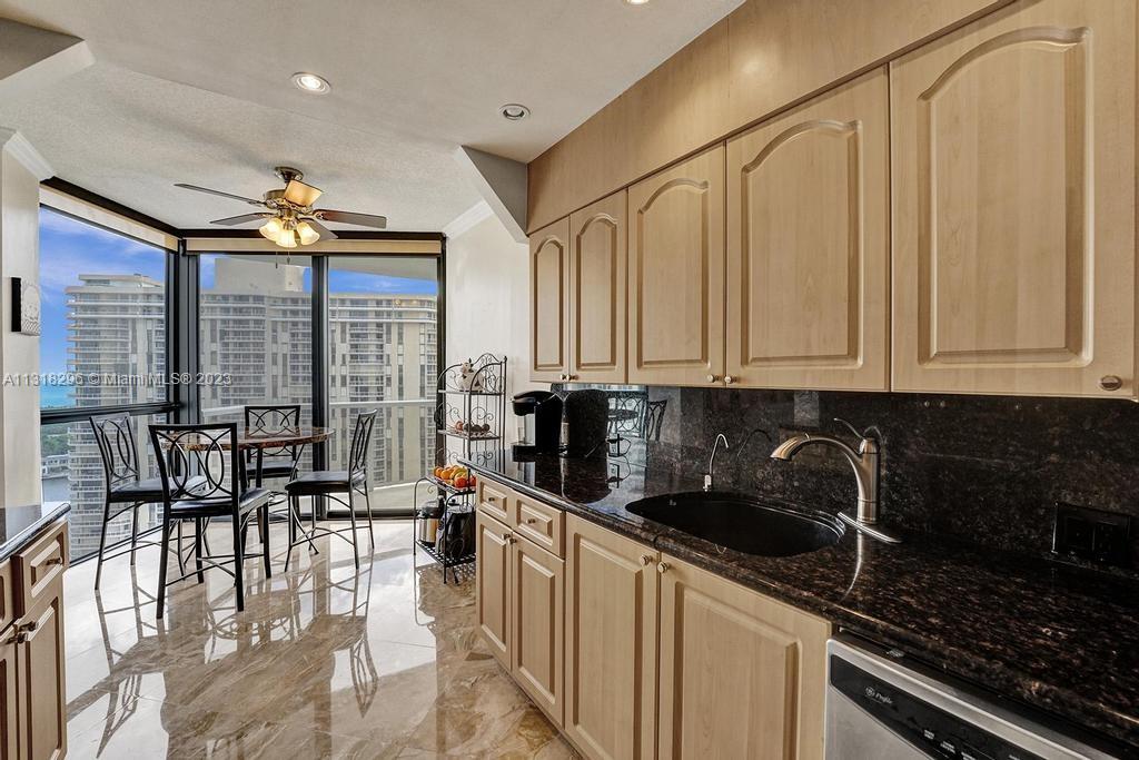 HAMPTONS WEST CONDO - Residential