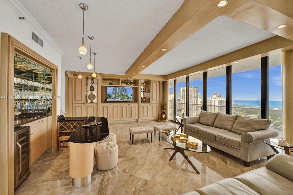 HAMPTONS WEST CONDO - Residential