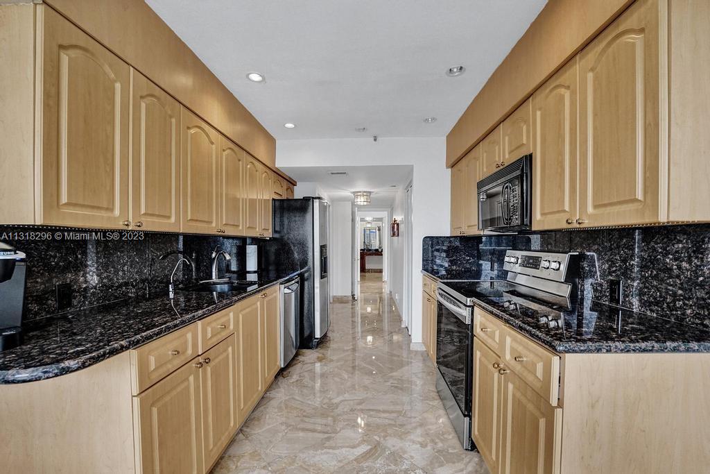 HAMPTONS WEST CONDO - Residential