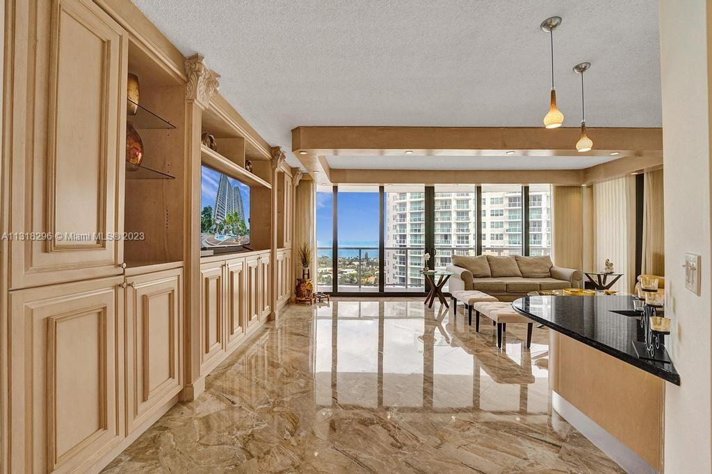 HAMPTONS WEST CONDO - Residential