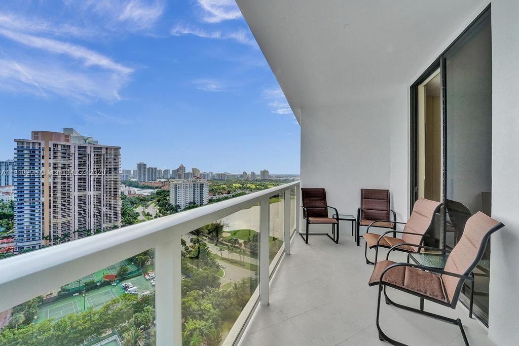 HAMPTONS WEST CONDO - Residential