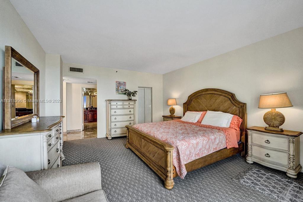 HAMPTONS WEST CONDO - Residential
