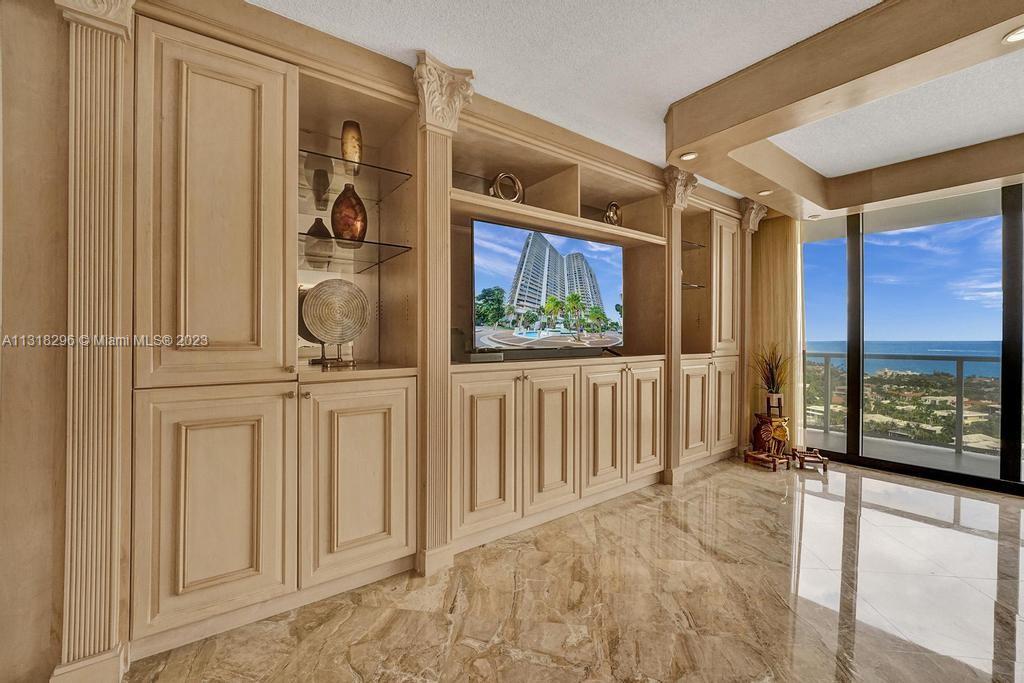 HAMPTONS WEST CONDO - Residential