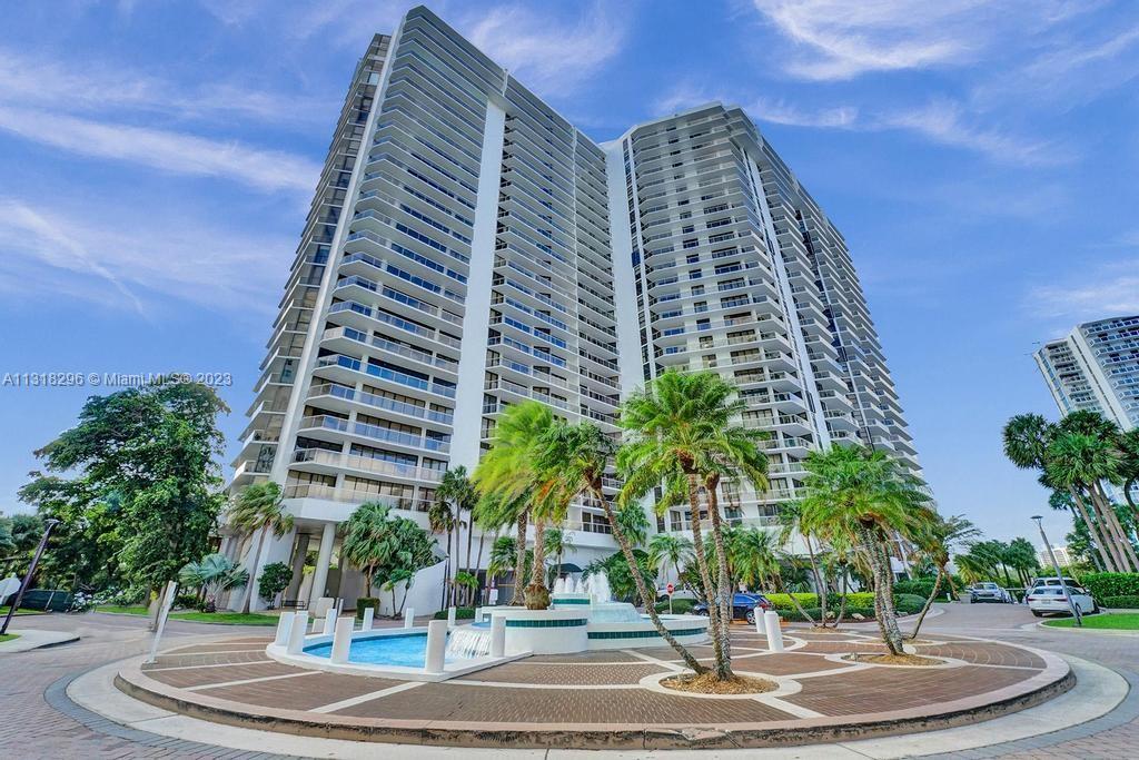 HAMPTONS WEST CONDO - Residential