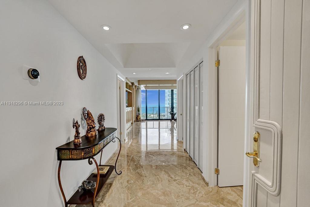 HAMPTONS WEST CONDO - Residential