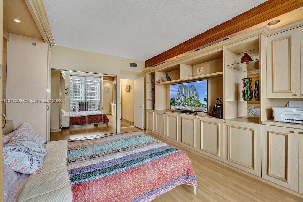 HAMPTONS WEST CONDO - Residential