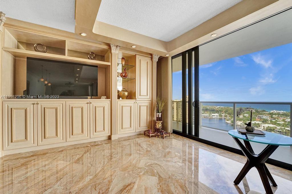 HAMPTONS WEST CONDO - Residential