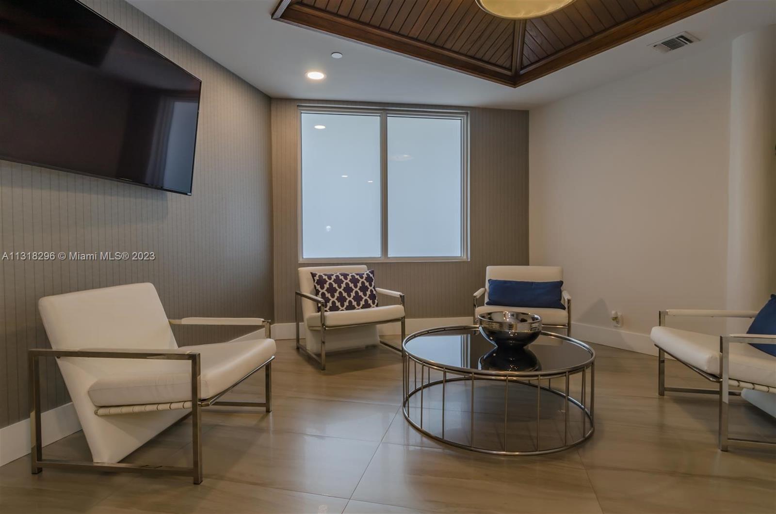 HAMPTONS WEST CONDO - Residential