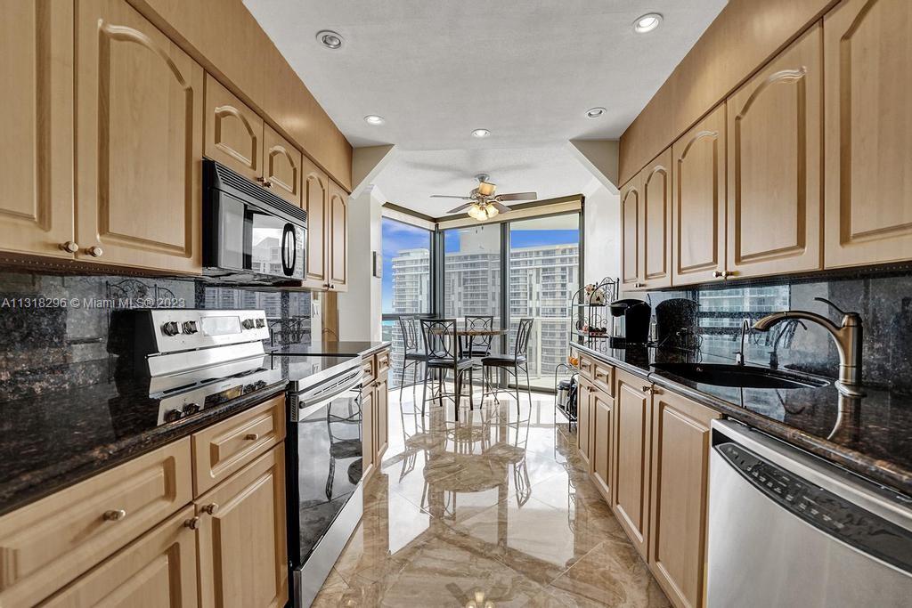 HAMPTONS WEST CONDO - Residential