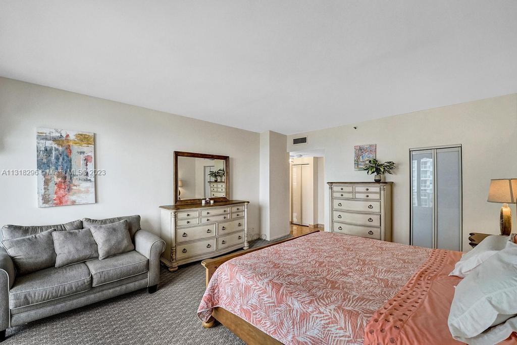HAMPTONS WEST CONDO - Residential