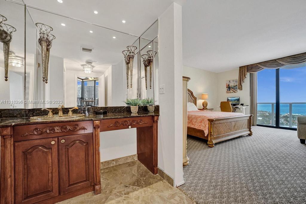 HAMPTONS WEST CONDO - Residential